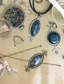 ICE Resin® Rune Bezels: Antique Bronze Small Ellipse -RANGER ART SUPPLIES IRB59936 SmallEllipseAntiqueBronze 1 7e8028ae f49d 4e6c bf45 3367ce688fab